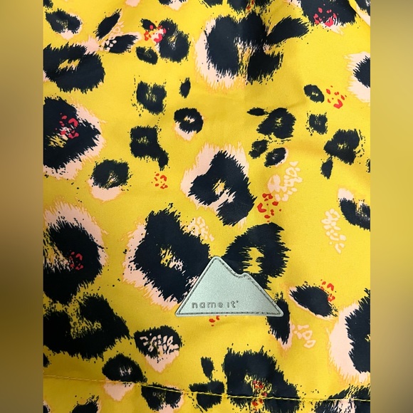 Girls Light Puffer Jacket size 11y - New With Tags. - Picture 4 of 8